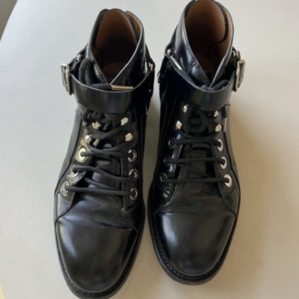 BALENCIAGA Black Lace Up Leather Ankle Boots